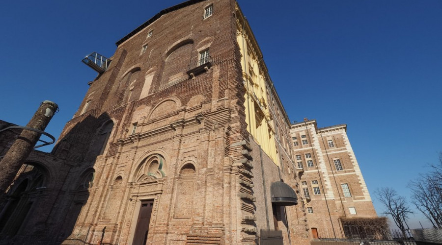 shutterstock1311814955castello-rivolilow.jpg