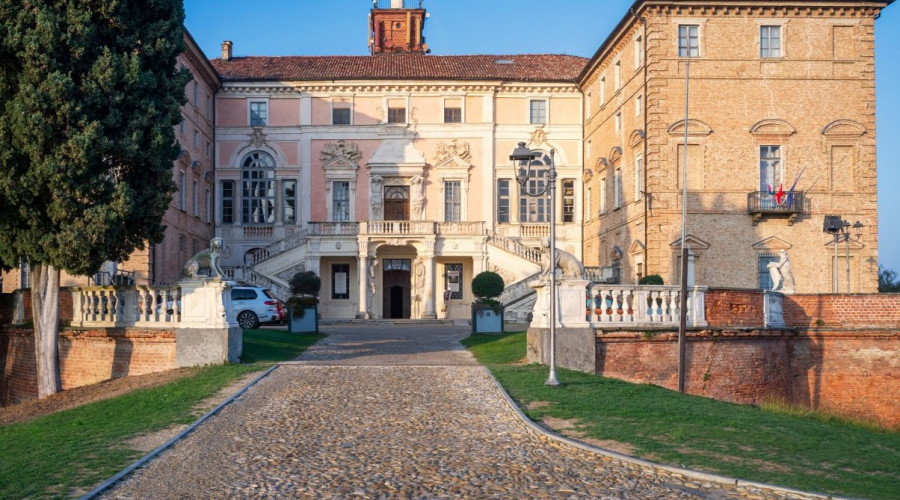shutterstock2222809229castello-govonelow-6031.jpg