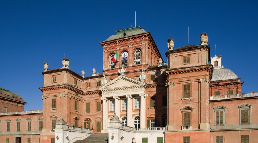 shutterstock2229150295castello-racconigilow-5753.jpg