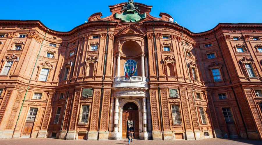 shutterstock2291944037palazzo-carignanolow.jpg