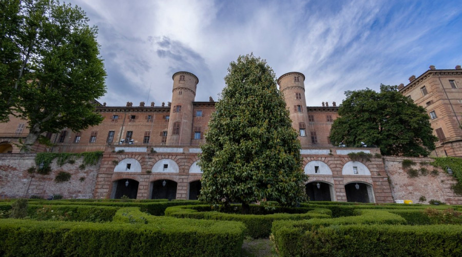 shutterstock2329397061castello-moncalierilow.jpg