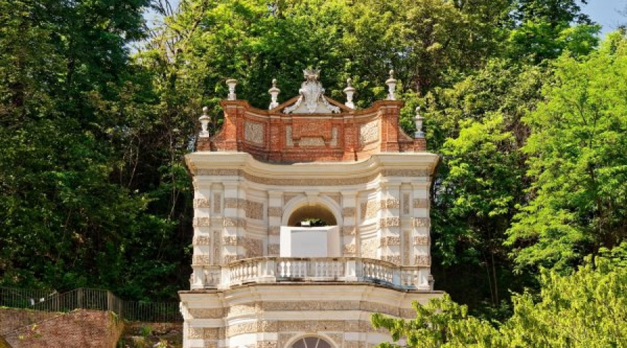 shutterstock2339259853villa-della-reginalow-5651.jpg
