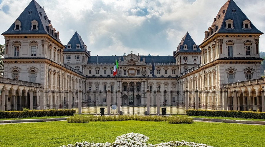 shutterstock2348816037castello-valentinolow.jpg