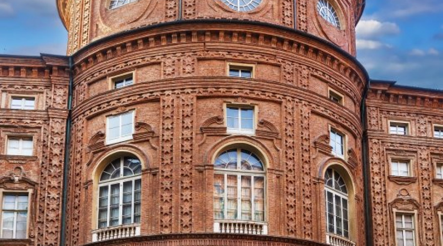 shutterstock2538166995palazzo-carignanolow.jpg