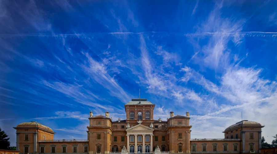 shutterstock2728334217castello-racconigilow-5764.jpg