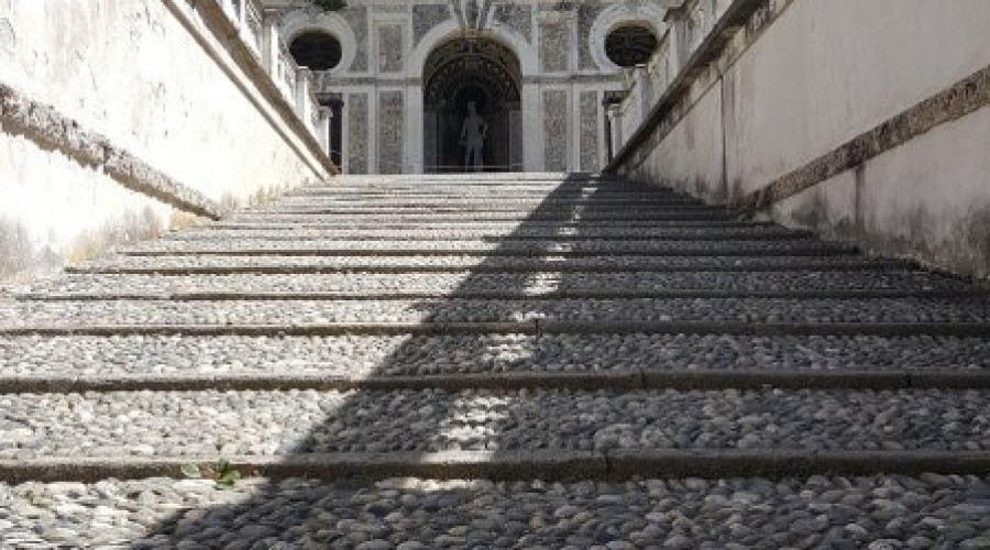 shutterstock424570828villa-della-reginalow.jpg