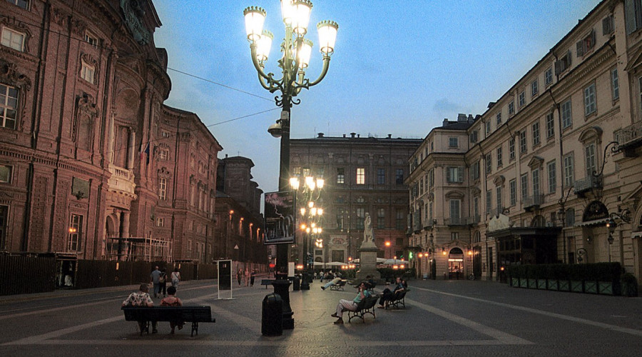somewheretour-torino-city-tour-piazza-carignano-tramonto.jpg