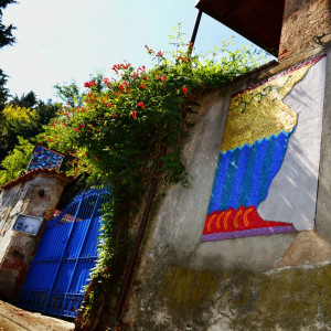 Tra Medioevo, mirtilli e arte a cielo aperto