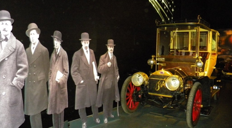 aziende-team-building-torino-museo-auto.jpg