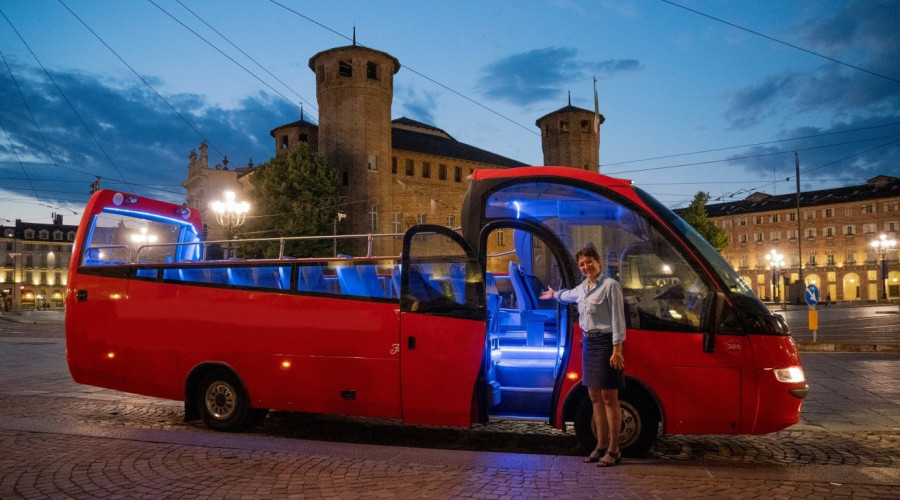 cabrio-piazza-castello.jpg