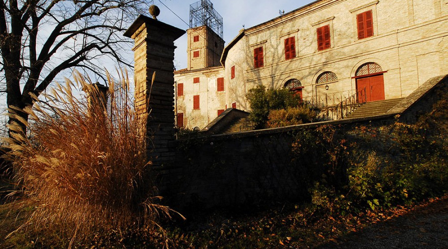 castello-robella-veduta-facciata.jpg