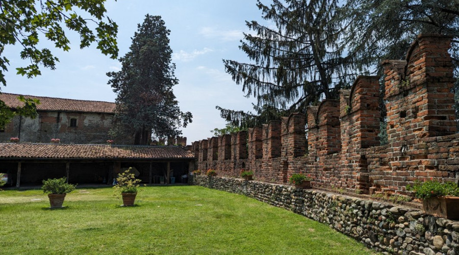 castellodimoncrivello6-wikimedia-6483.jpg