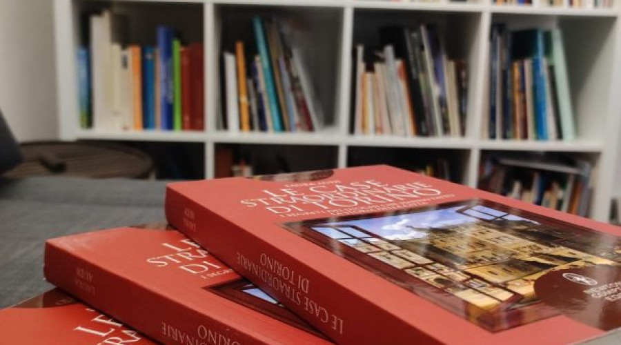 libro-casestraordinarie-somewheretour-1.jpeg