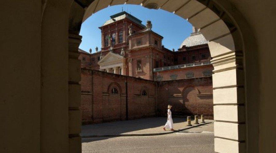 portici-con-visuale-castello-racconihi.jpg
