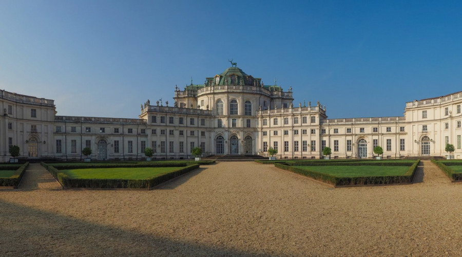 shutterstock1185082396stupinigilow-6978.jpg