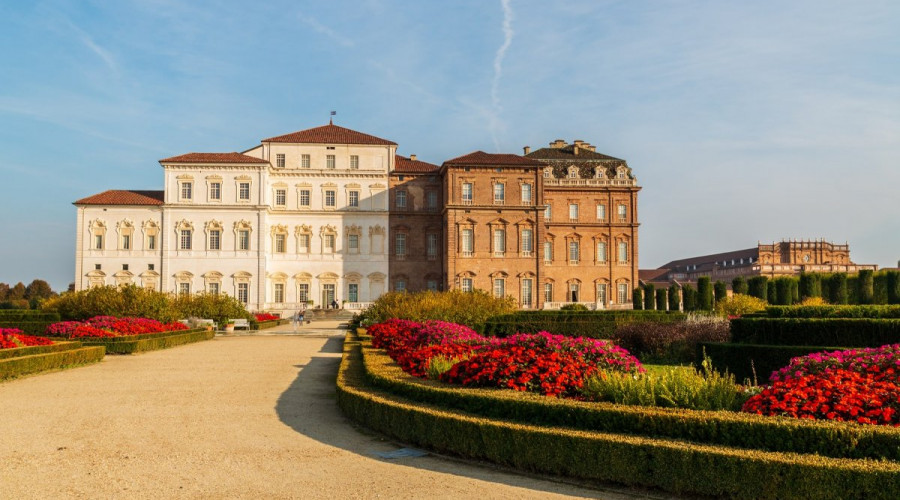 shutterstock2028105317reggia-di-venarialow-6873.jpg