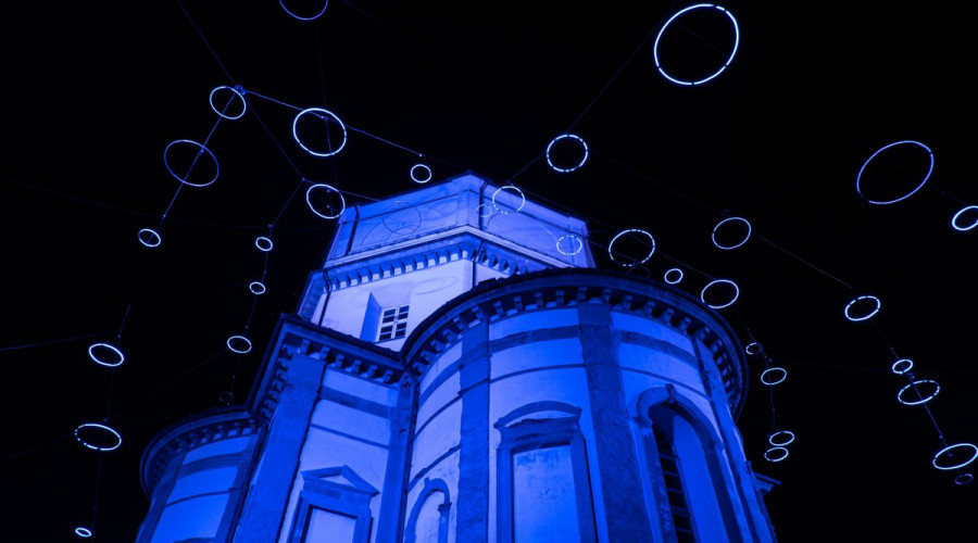 shutterstock2111448161luci-artista.jpg