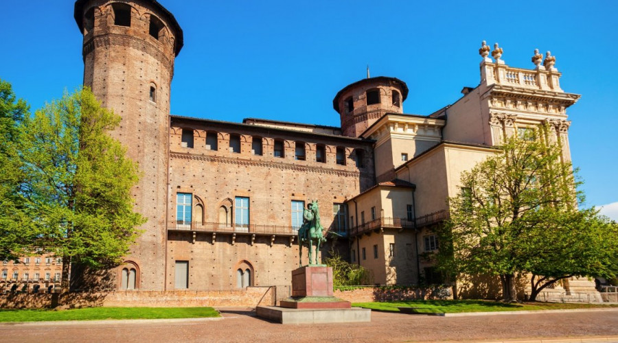 shutterstock2714871981palazzo-madamalow-7052.jpg