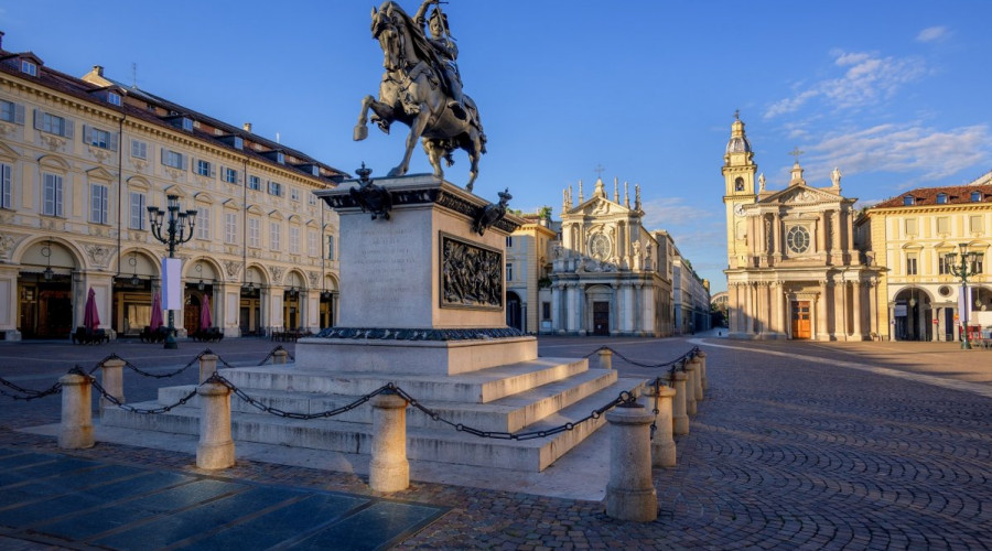 shutterstock693542884piazza-san-carlolow-7053.jpg